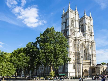 Čelní pohled na katedrálu Westminster Abbey