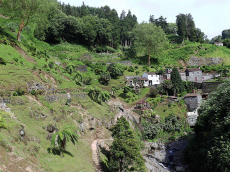 Park Ribeira dos Caldeirões s několika dochovanými vodními mlýny 