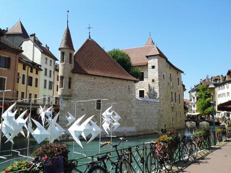 Palais de l’Isle, malá pevnost na ostrůvku uprostřed kanálu v Annecy