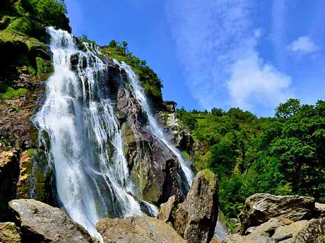 Powerscourt waterfall je nejvyšší vodopád Irska