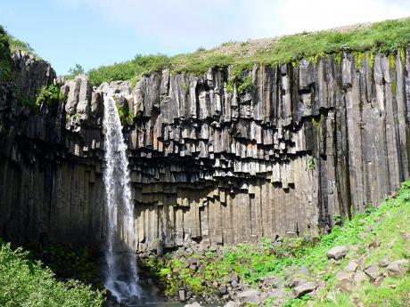 Vodopád Svartifoss v oblasti Skaftafell