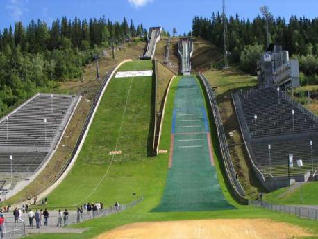 Skokanské můstky ve městě Lillehammer