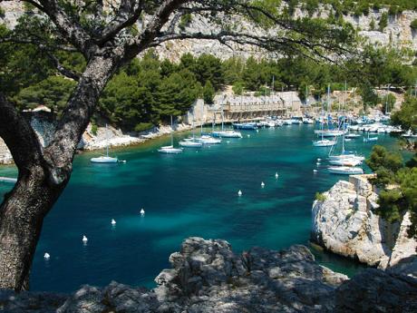 Středomořské "fjordy" Les Calanques poblíž města Cassis