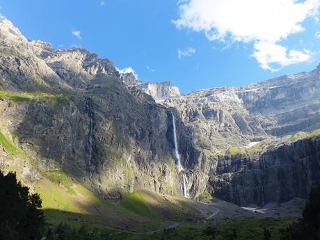 Cirque de Gavarnie je grandiózní kotlina vytvořená ledovcem