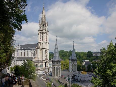 Bazilika v Lourdech zasvěcená růženci a Neposkvrněnému početí