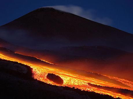 Etna je jedním ze stále činných evropských vulkánů