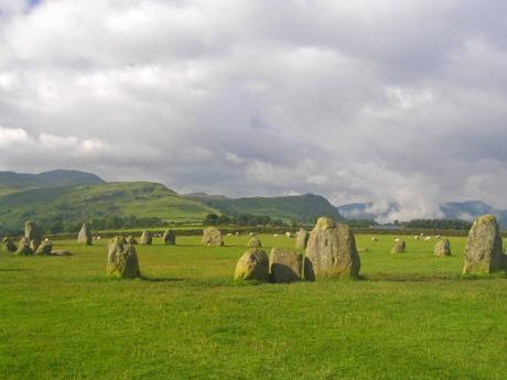 Soubor megalitů uspořádaných do kruhu - Castlerigg Stone Circle