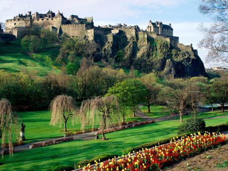 Edinburský hrad byl zbudován na vrcholku skály nazvané Castle Rock