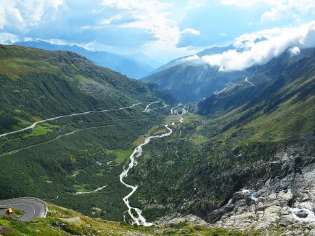 Průsmyk Furka leží v nadmořské výšce 2 431 m