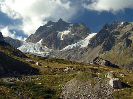 Ledovec Glacier de Bionnassay je dlouhý téměř 5 km