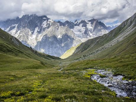 Výhled do údolí z Mont de la Saxe