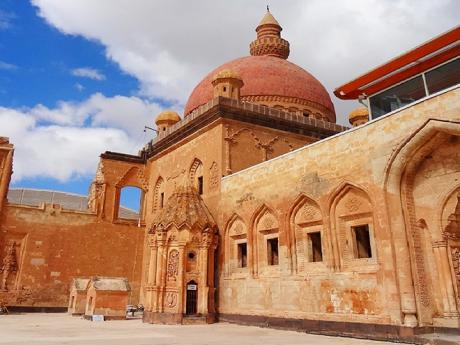 Malebný palác Isaak Paşa Saray 