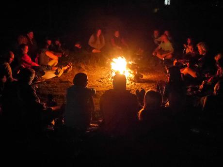 Večery u ohně neodmyslitelně patří k pobytu ve vesnici Theth 