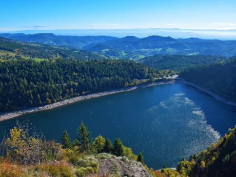 Jezero Lac Blanc v pohoří Vogézy