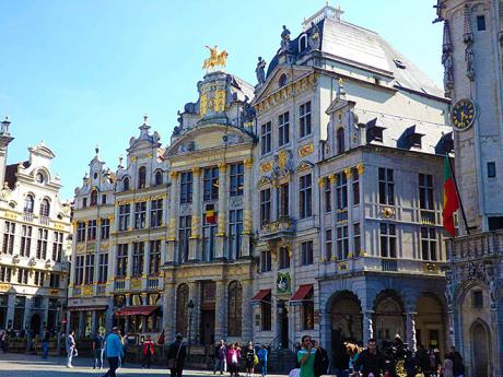 Domy na náměstí Grand-Place v Bruselu vystavěly řemeslnické cechy