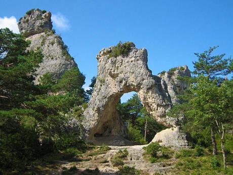 Nejznámějším útvarem v Montpellieux-le-Vieux je Mykénská brána