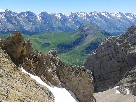 Pohled k jihu ze sedla Col du Rasoir