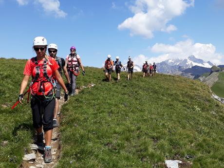 Přechod mezi jednotlivými jištěnými úseky ferraty Roc du Vent