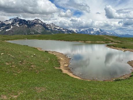 Jezero Kari Lič - výchozí bod pro výstup na Aragac