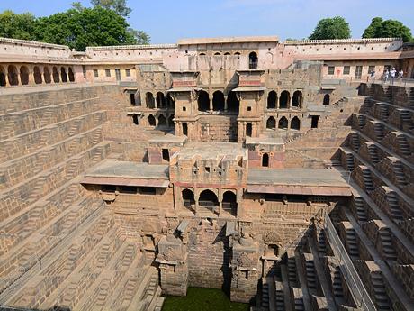 Stupňovitá studna Chand Baori je údajně nejhlubší na světě