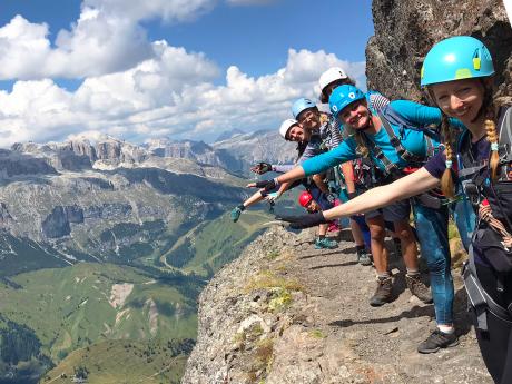 Ferrata delle Trincee (D) vede po starých vojenských cestách