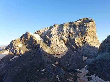 Cilindro de Marboré cestou na Monte Perdido