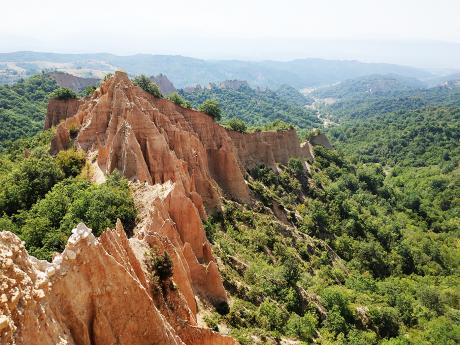 Pískovcové přírodní útvary zvané Melnické pyramidy