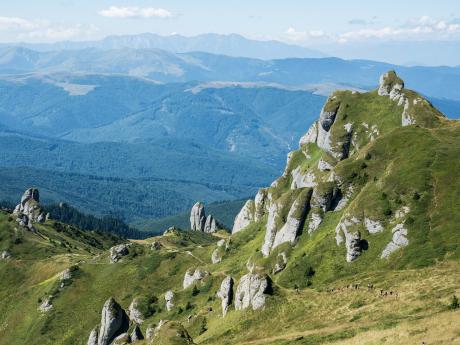 Výšlap v pohoří Ciucaş je přehlídkou nejrůznějších skalních bizarních tvarů