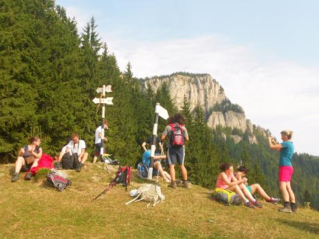 Přestávka během túry v pohoří Ceahlău