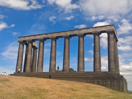 Památník skotských vojáků a námořníků na Calton Hill v Edinburghu