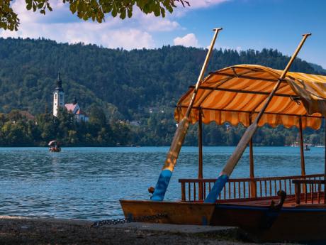 Bledské jezero je jako stvořené k projíždkám na lodičkách