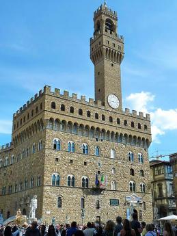 Palác Vecchio na náměstí Piazza della Signoria ve Florencii