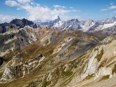 Výhled z vrcholu Pointe du Drône na masiv Mont Blancu