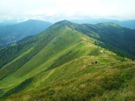 Majestátní hřeben klesající z vrcholu Strymba